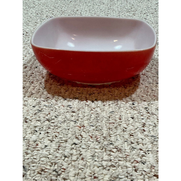Vintage Pyrex Red Square Bowl 2 1/2 Qt - Picture 2 of 7